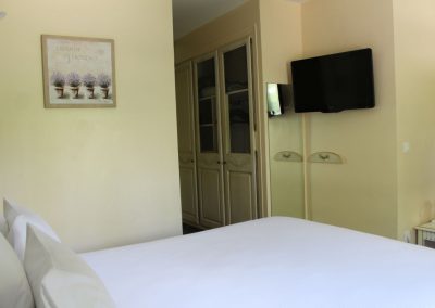 Standard Room - Queen Size Bed